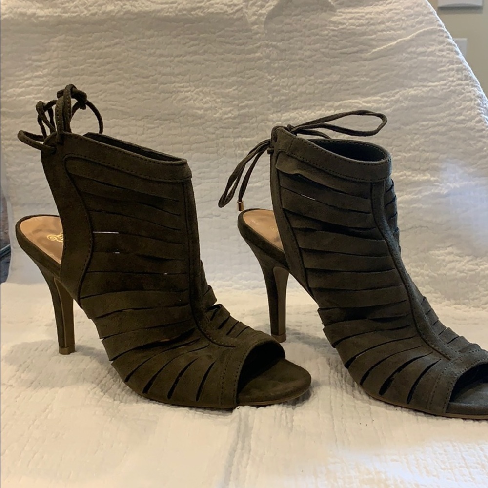 Open back open toed 3 inch heel